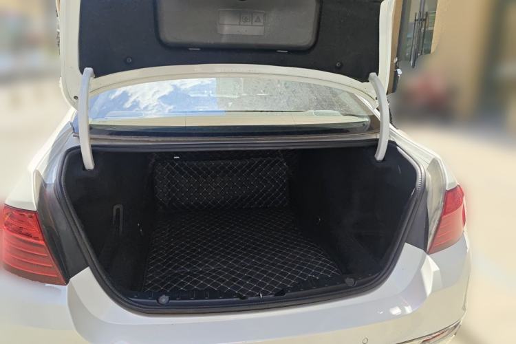 Used BMW 5 Series 2014 525Li Luxury Design Package Trunk