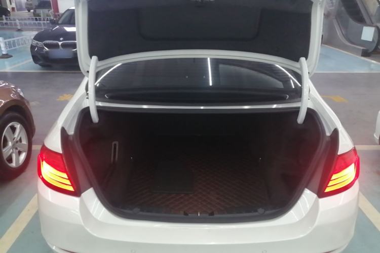Used BMW 5 Series 2014 520Li Elegant Model Trunk