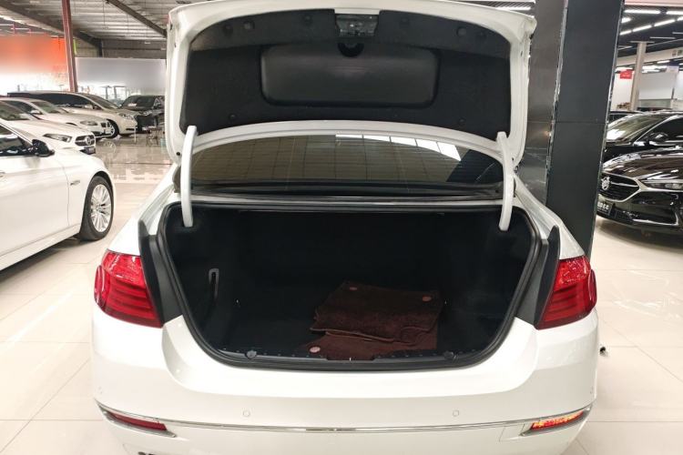 Used BMW 5 Series 2014 525Li Luxury Design Package Trunk