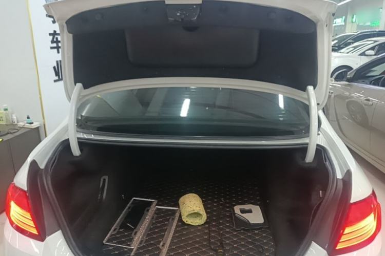 Used BMW 5 Series 2014 520Li Elegant Model Trunk