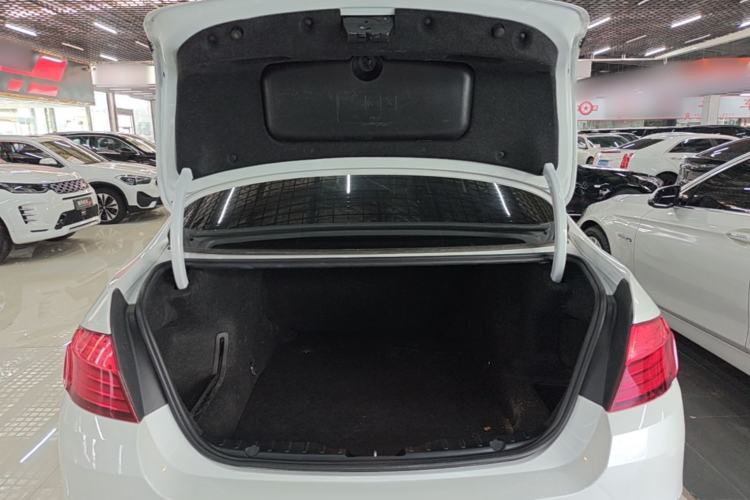 Used BMW 5 Series 2014 525Li Luxury Design Package Trunk