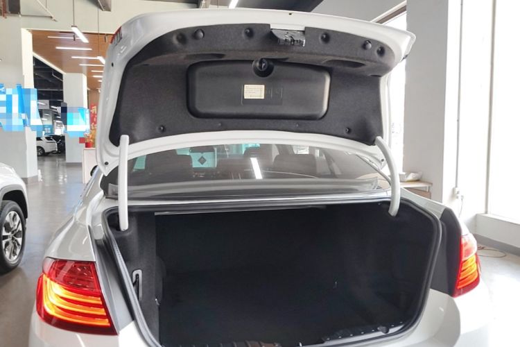 Used BMW 5 Series 2014 525Li Leading Model Trunk