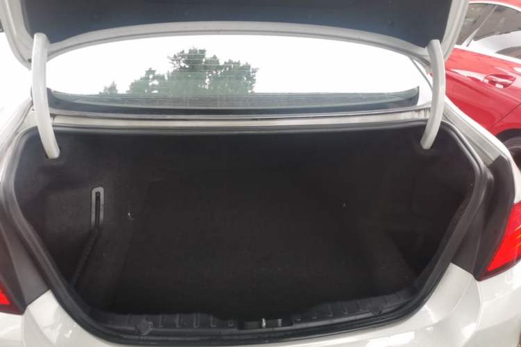 Used BMW 5 Series 2014 520Li Elegant Model Trunk