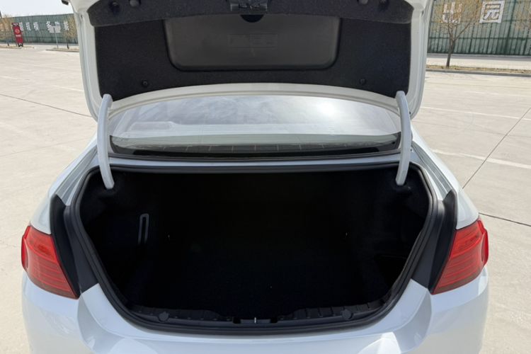 Used BMW 5 Series 2014 525Li Luxury Design Package Trunk