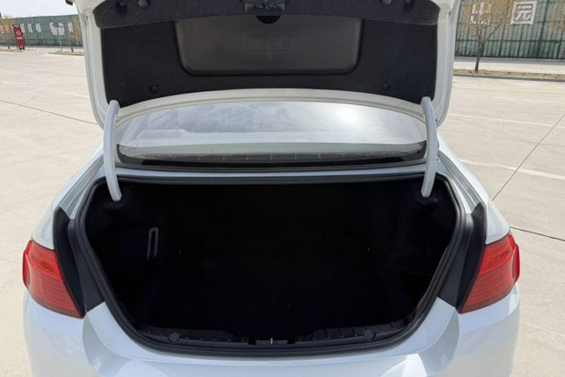 Used BMW 5 Series 2014 525Li Luxury Design Package Trunk