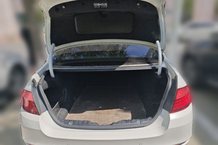 Used BMW 5 Series 2014 530Li Leading Model Trunk