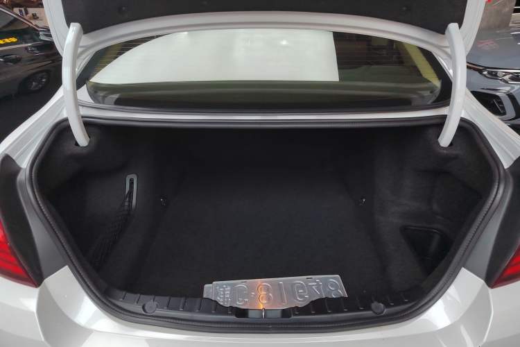 Used BMW 5 Series 2014 525Li Luxury Design Package Trunk