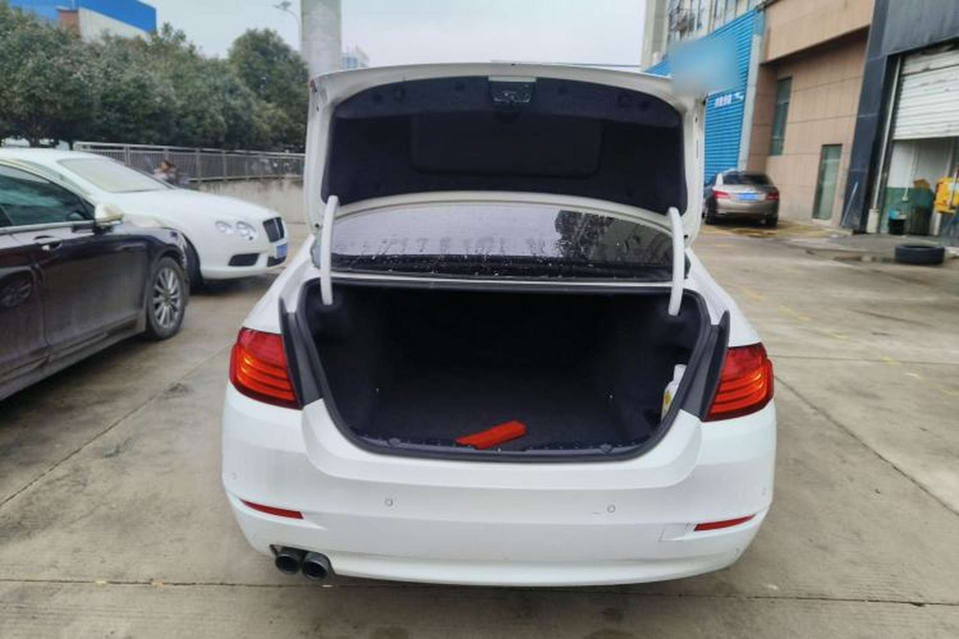 Used BMW 5 Series 2014 520i Elegant Edition Trunk