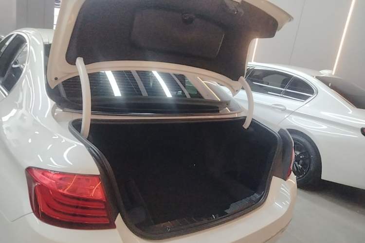 Used BMW 5 Series 2014 525Li Luxury Design Package Trunk