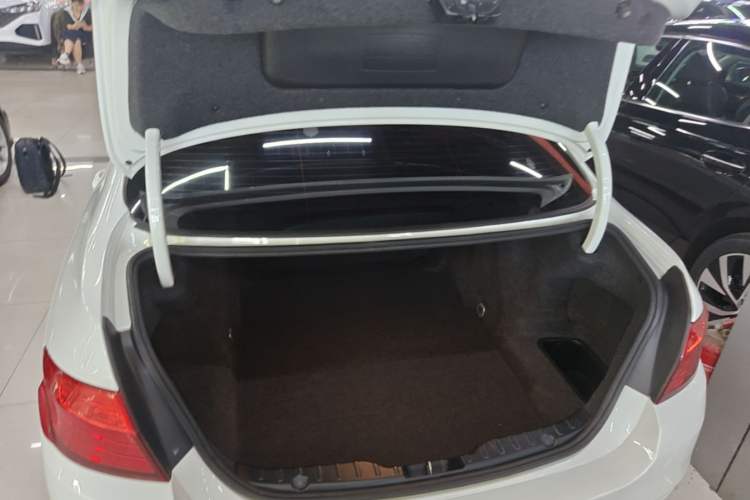 Used BMW 5 Series 2014 520i Elegant Edition Trunk