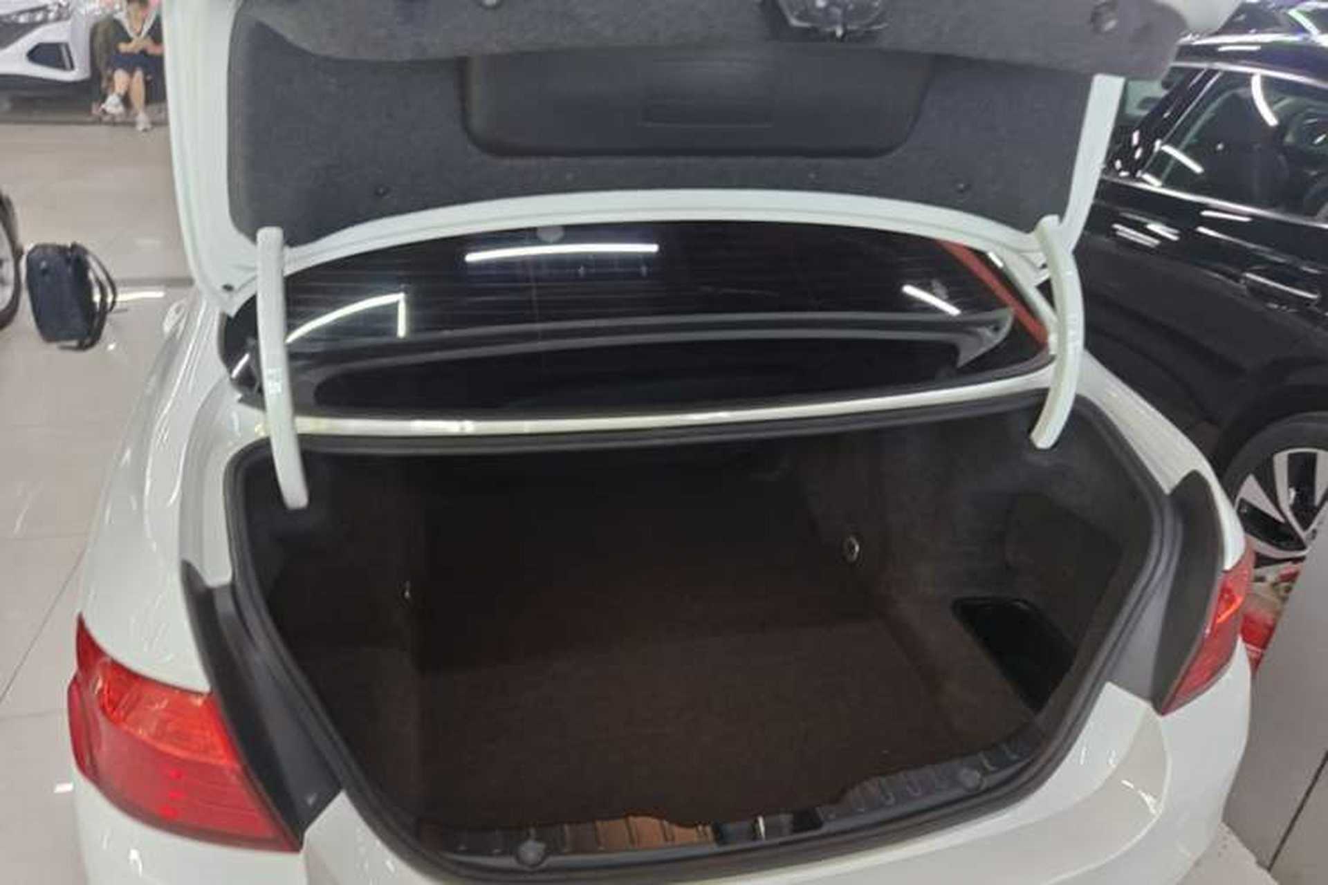 Used BMW 5 Series 2014 520i Elegant Edition Trunk