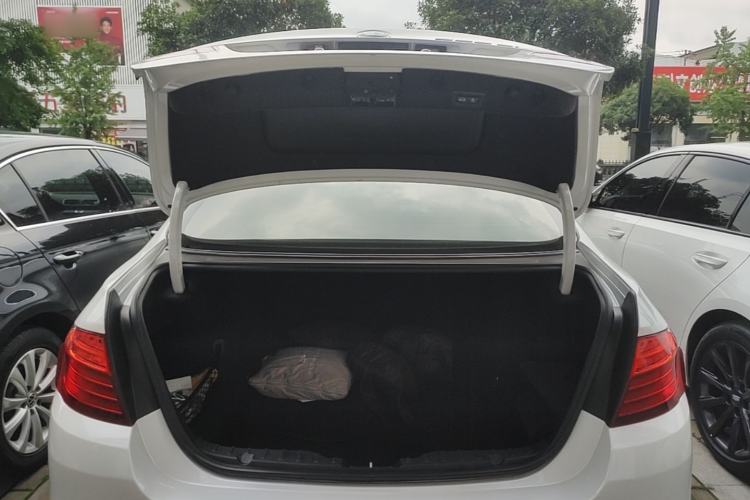 Used BMW 5 Series 2014 525Li Leading Model Trunk