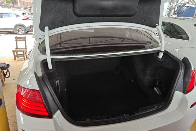 Used BMW 5 Series 2014 525Li Leading Model Trunk
