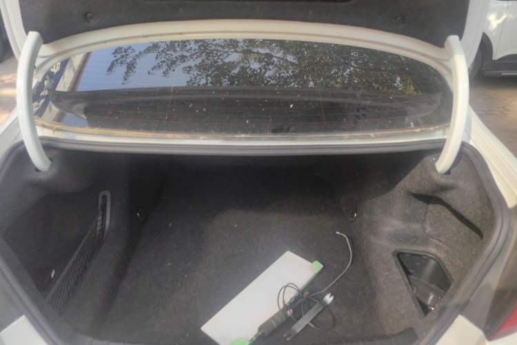 Used BMW 5 Series 2014 525Li Leading Model Trunk