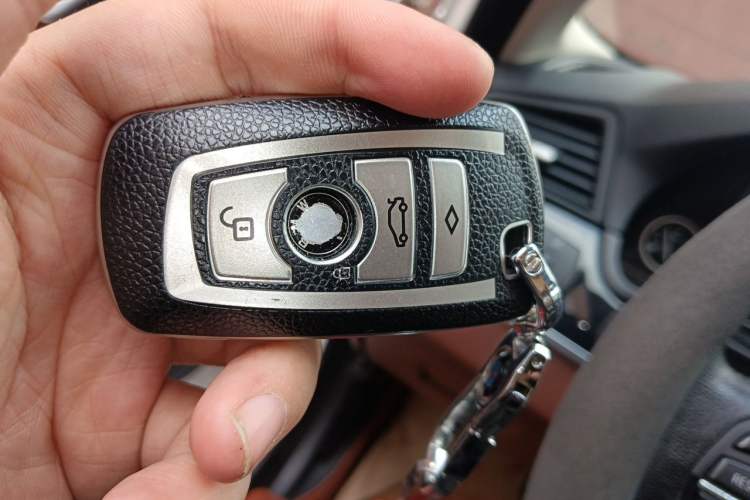 Used BMW 5 Series 2014 520i Elegant Edition Vehicle Key