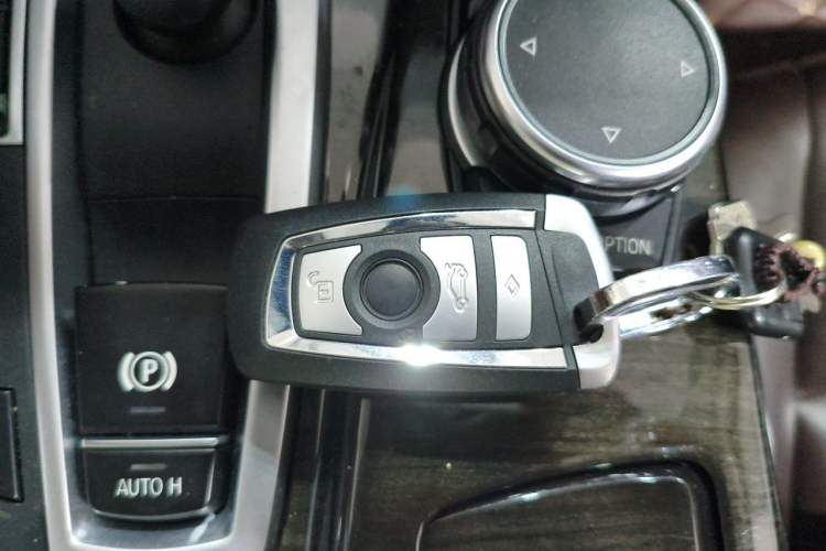 Used BMW 5 Series 2014 525Li Luxury Design Package Vehicle Key