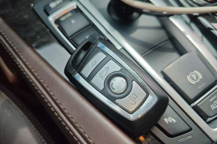 Used BMW 5 Series 2014 525Li Luxury Design Package Vehicle Key