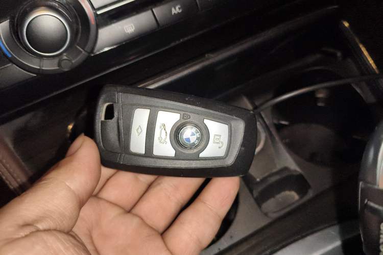 Used BMW 5 Series 2014 525Li Luxury Design Package Vehicle Key