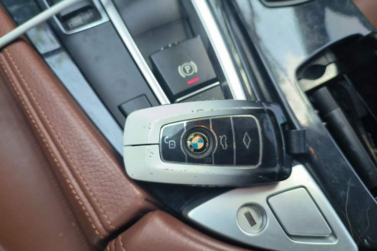 Used BMW 5 Series 2014 520i Elegant Edition Vehicle Key