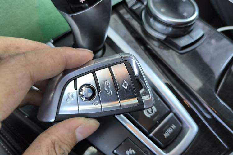 Used BMW 5 Series 2014 525Li Luxury Design Package Vehicle Key