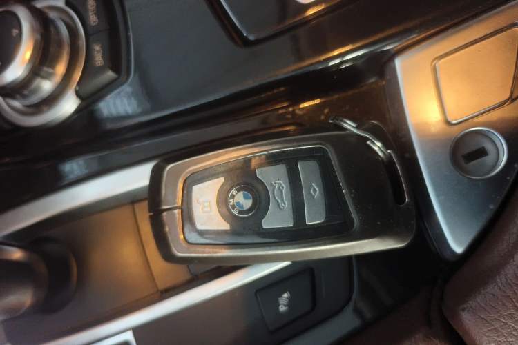 Used BMW 5 Series 2014 520i Elegant Edition Vehicle Key