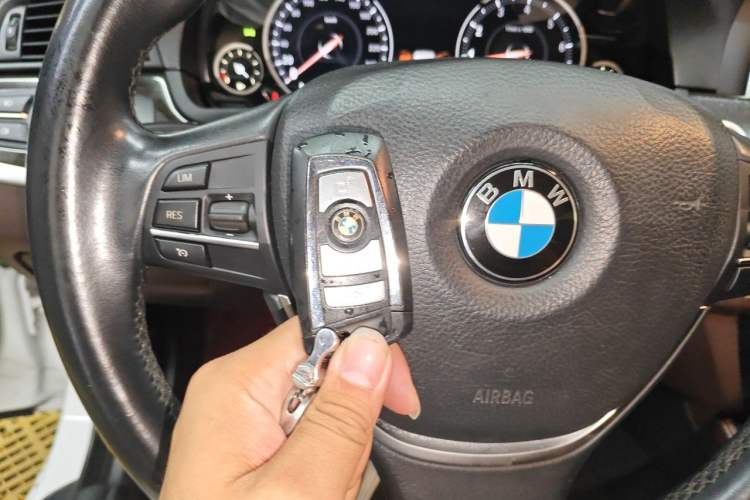 Used BMW 5 Series 2014 525Li Luxury Design Package Vehicle Key