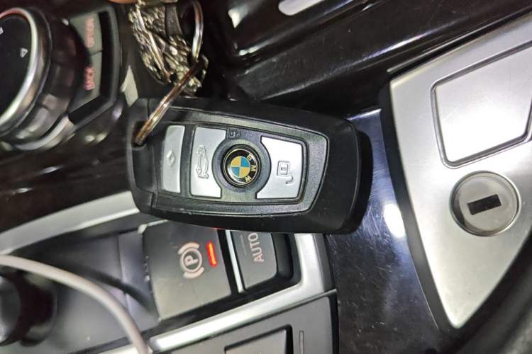 Used BMW 5 Series 2014 535Li Leading Model Vehicle Key
