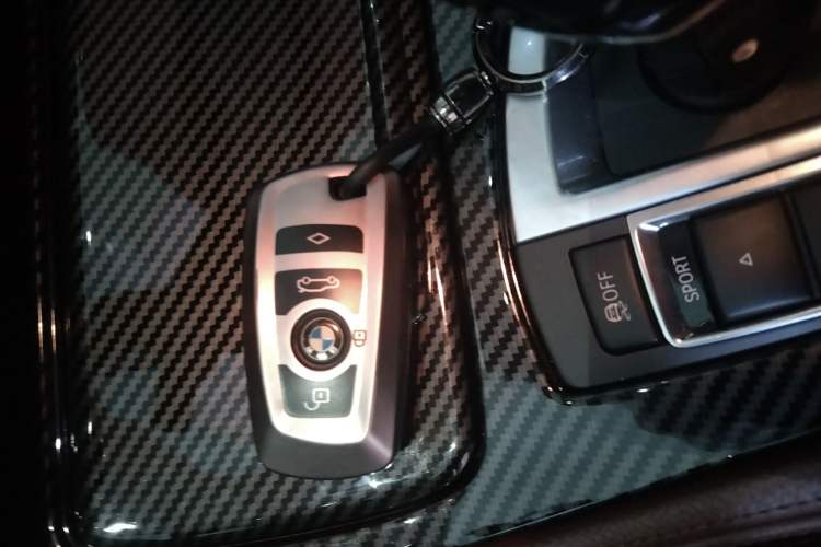 Used BMW 5 Series 2014 520i Elegant Edition Vehicle Key