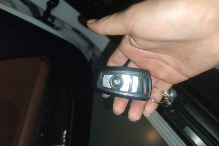 Used BMW 5 Series 2014 520i Touring Edition Vehicle Key