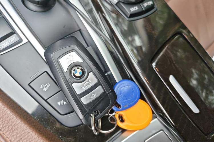 Used BMW 5 Series 2014 528Li xDrive Premium Edition Vehicle Key