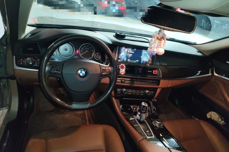 Used BMW 5 Series 2014 525Li Leading Model Center Console