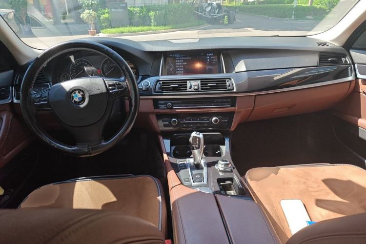 Used BMW 5 Series 2014 520Li Elegant Model Center Console