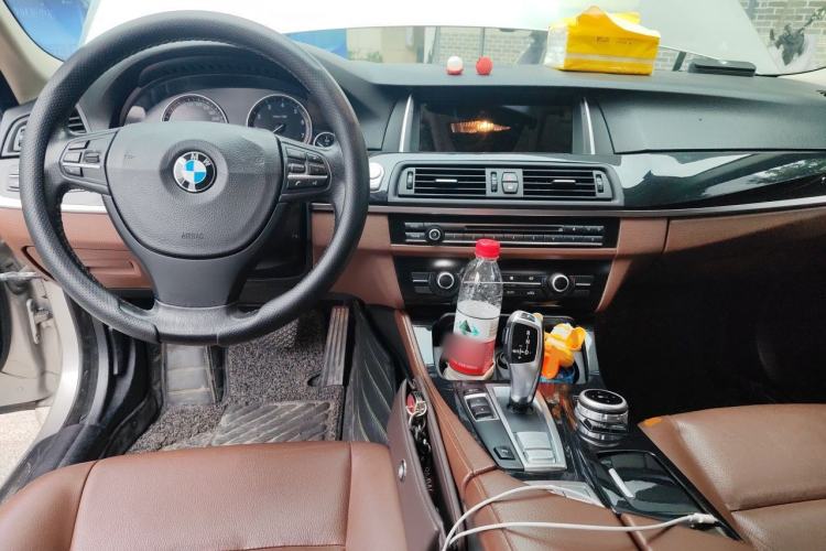 Used BMW 5 Series 2014 520Li Elegant Model Center Console