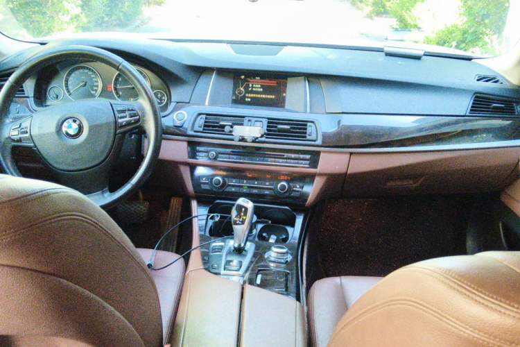 Used BMW 5 Series 2014 525Li Leading Model Center Console