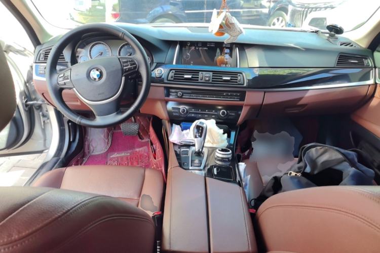 Used BMW 5 Series 2014 520Li Elegant Model Center Console