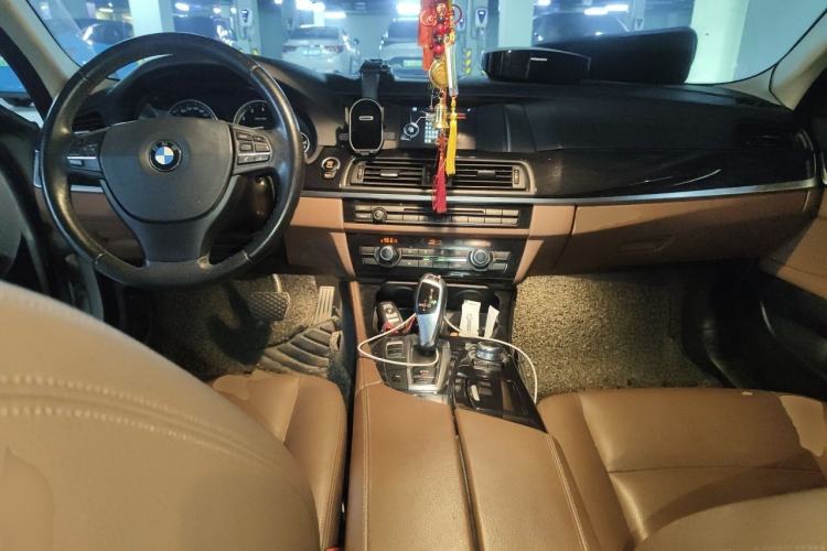 Used BMW 5 Series 2014 520Li Elegant Model Center Console