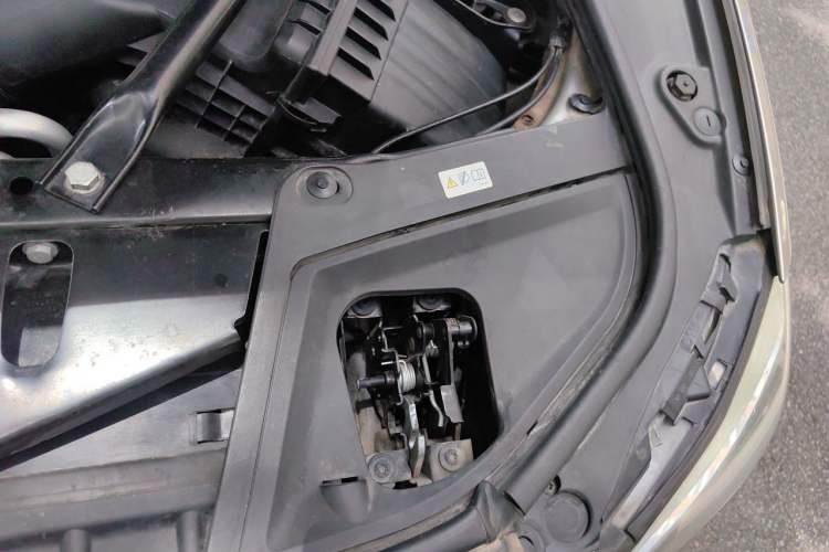 Used BMW 5 Series 2014 525Li Luxury Design Package Engine Bay Left