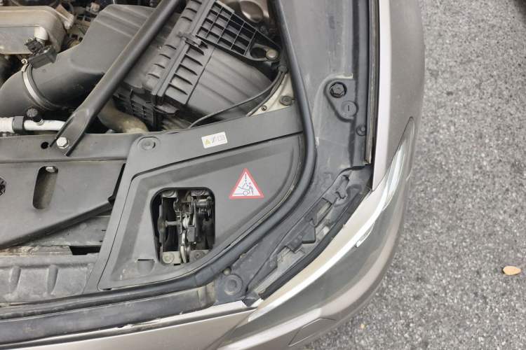 Used BMW 5 Series 2014 525Li Luxury Design Package Engine Bay Left