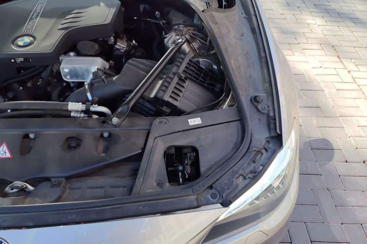 Used BMW 5 Series 2014 520Li Elegant Model Engine Bay Left