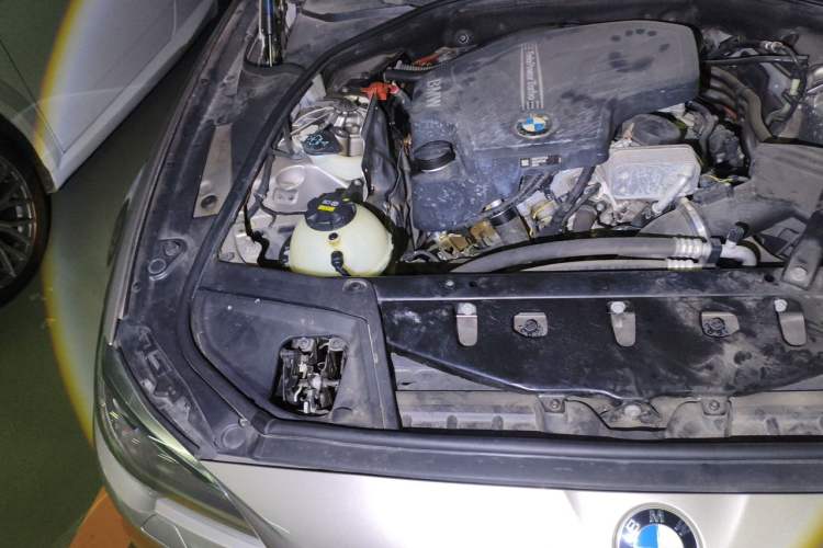 Used BMW 5 Series 2014 525Li Luxury Design Package Engine Bay Right