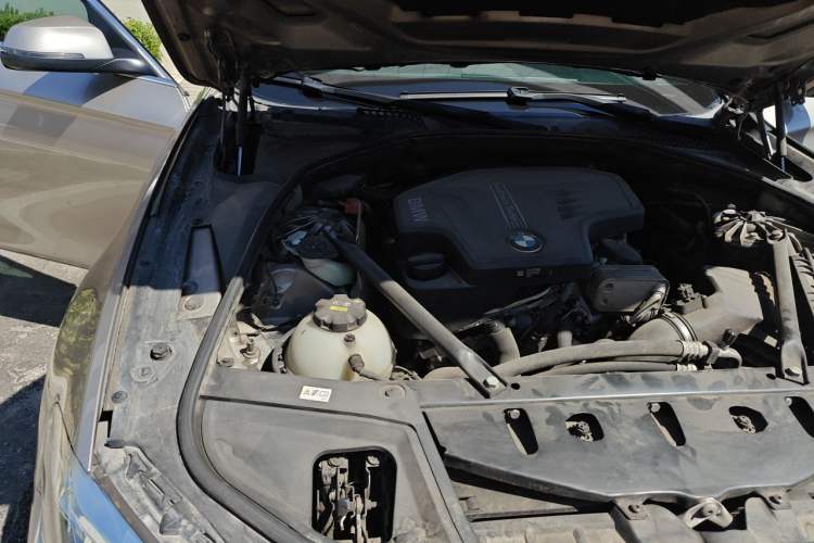 Used BMW 5 Series 2014 520Li Elegant Model Engine Bay Right