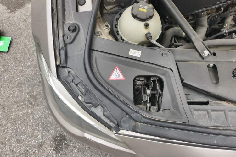 Used BMW 5 Series 2014 525Li Luxury Design Package Engine Bay Right
