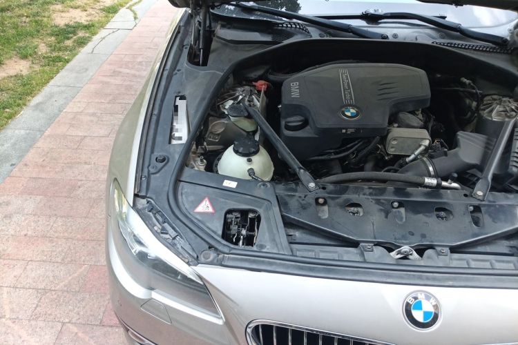 Used BMW 5 Series 2014 525Li Luxury Design Package Engine Bay Right