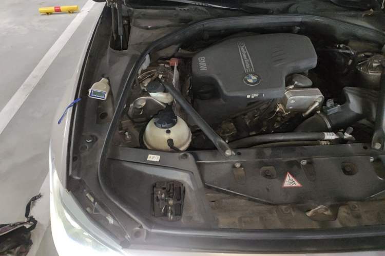 Used BMW 5 Series 2014 520Li Elegant Model Engine Bay Right