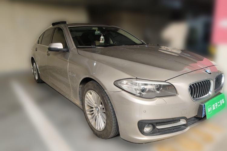Used BMW 5 Series 2014 525Li Leading Model Front Right 45 Deg