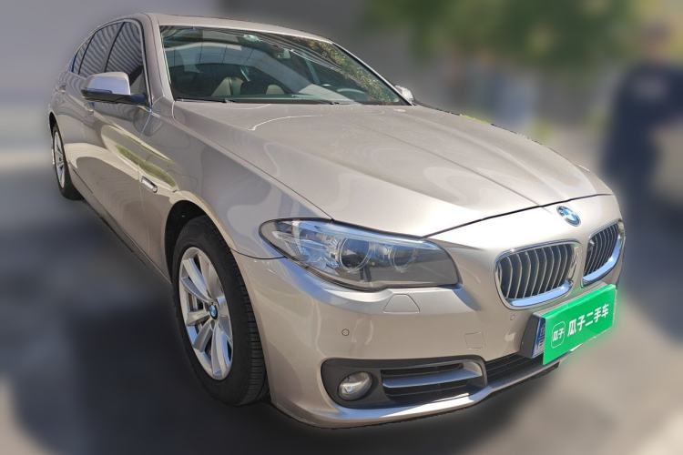 Used BMW 5 Series 2014 520Li Elegant Model Front Right 45 Deg