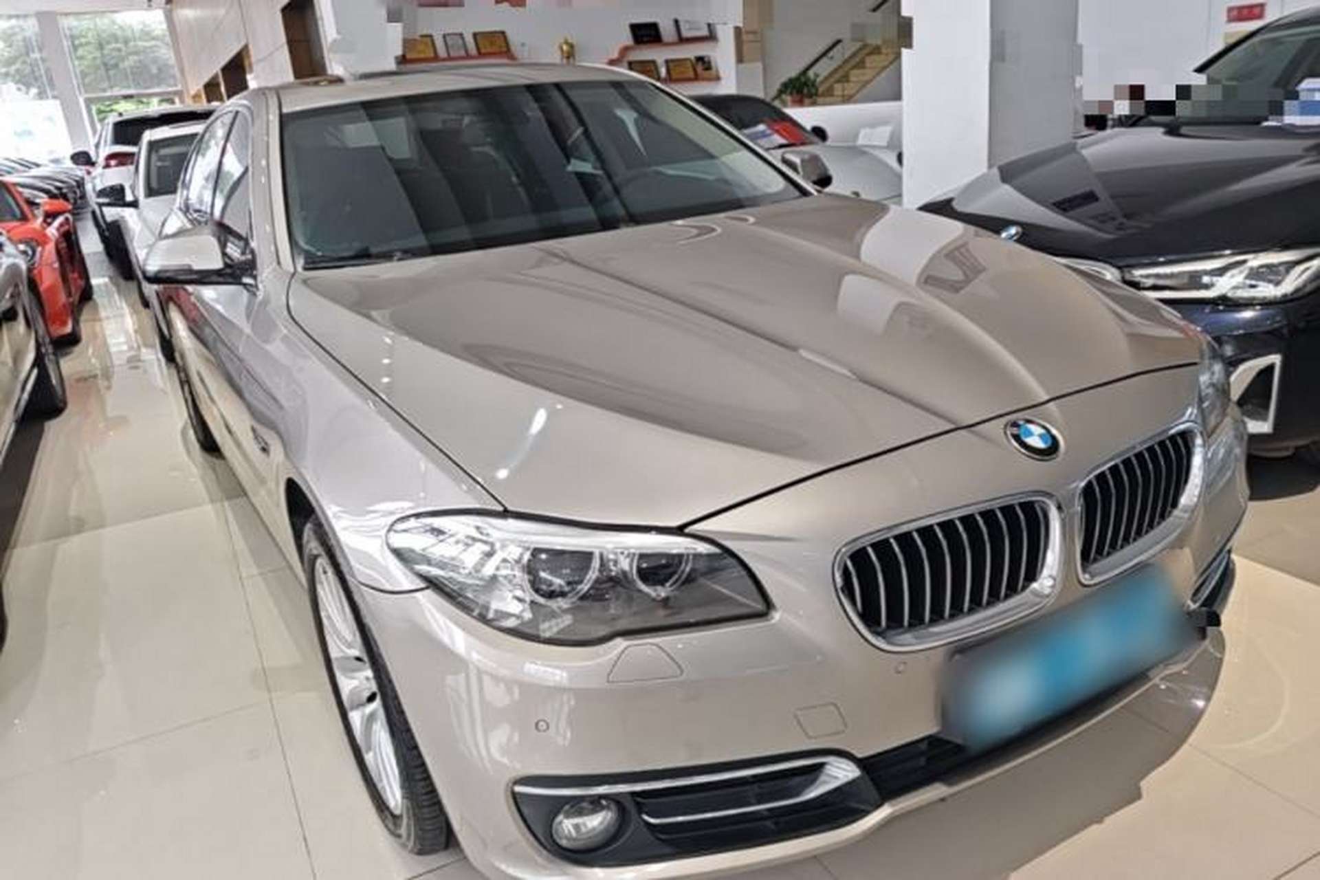 Used BMW 5 Series 2014 528Li Luxury Design Package Front Right 45 Deg