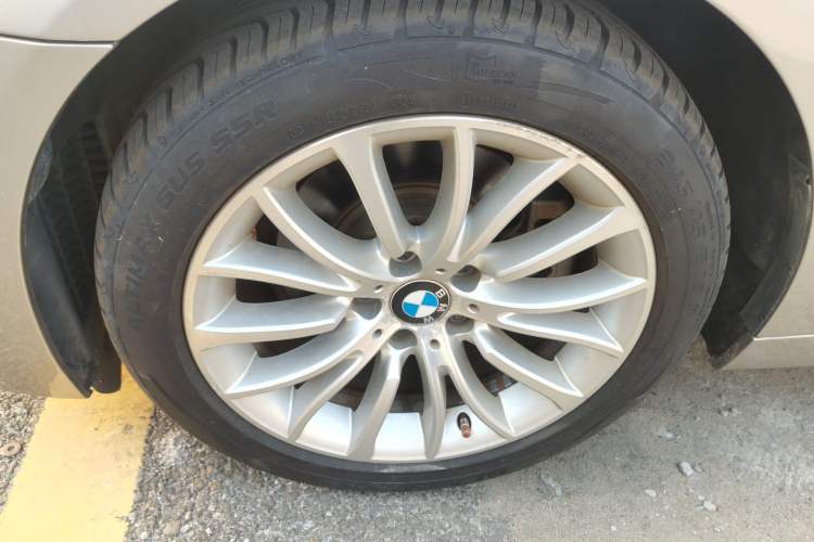 Used BMW 5 Series 2014 525Li Luxury Design Package Left Front Wheel Hub