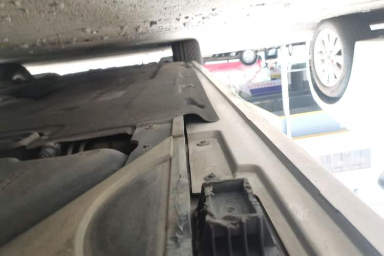 Used BMW 5 Series 2014 525Li Luxury Design Package Left Side Sill