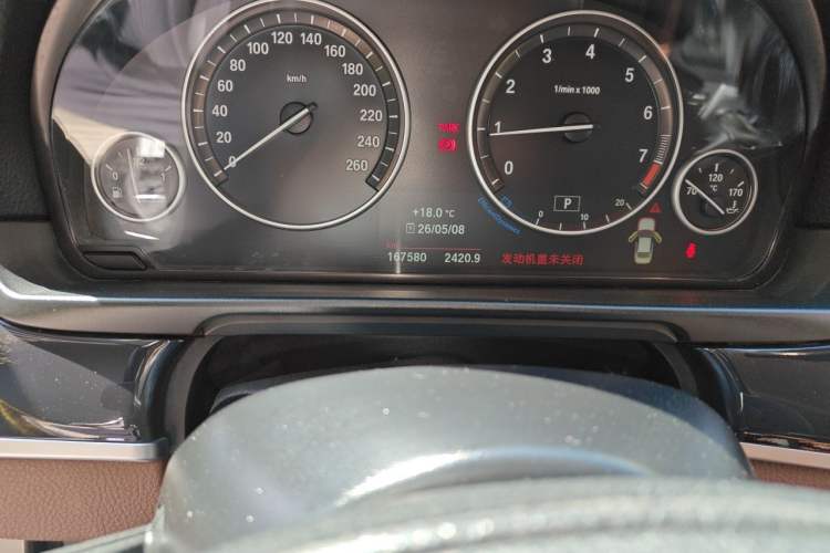 Used BMW 5 Series 2014 520Li Elegant Model Odometer Close Up